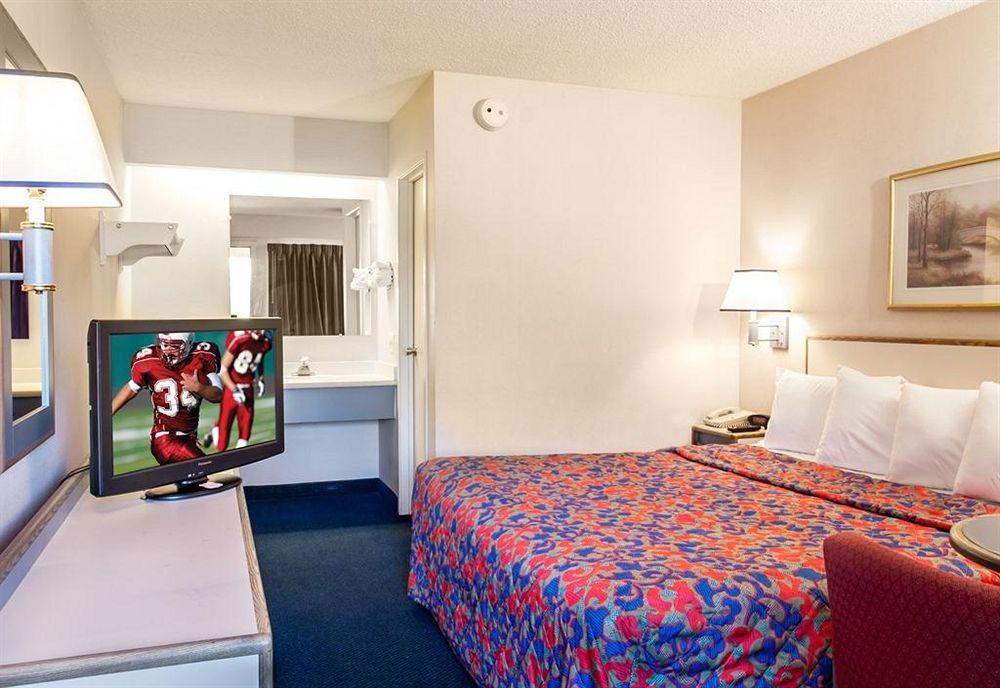 Travelodge By Wyndham Peoria Exterior photo