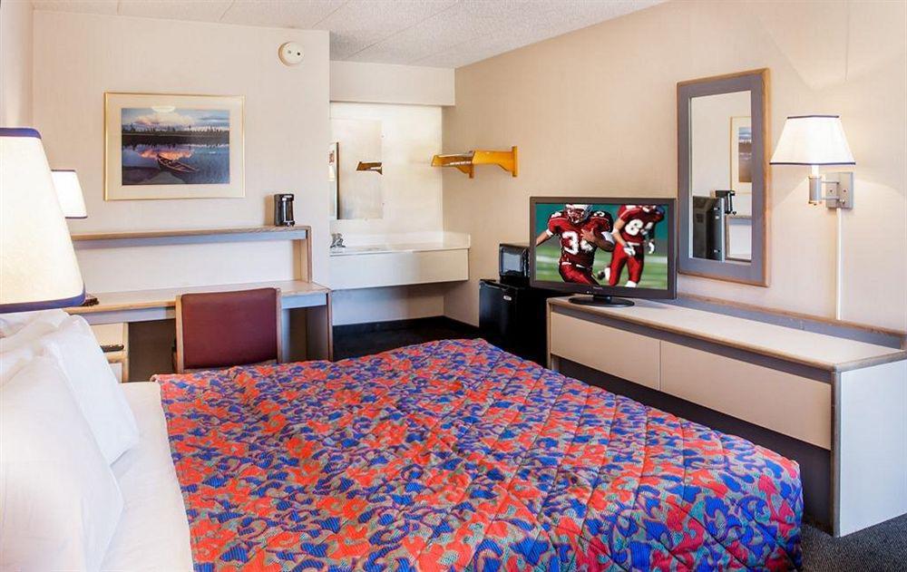 Travelodge By Wyndham Peoria Exterior photo
