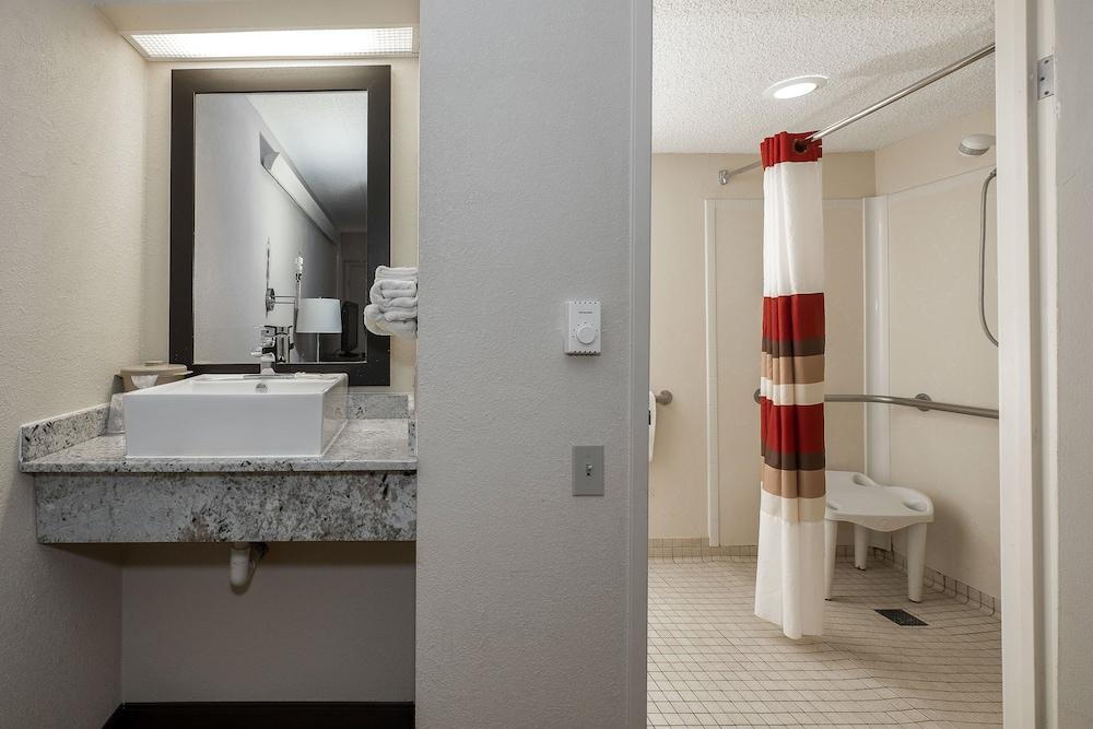 Travelodge By Wyndham Peoria Exterior photo