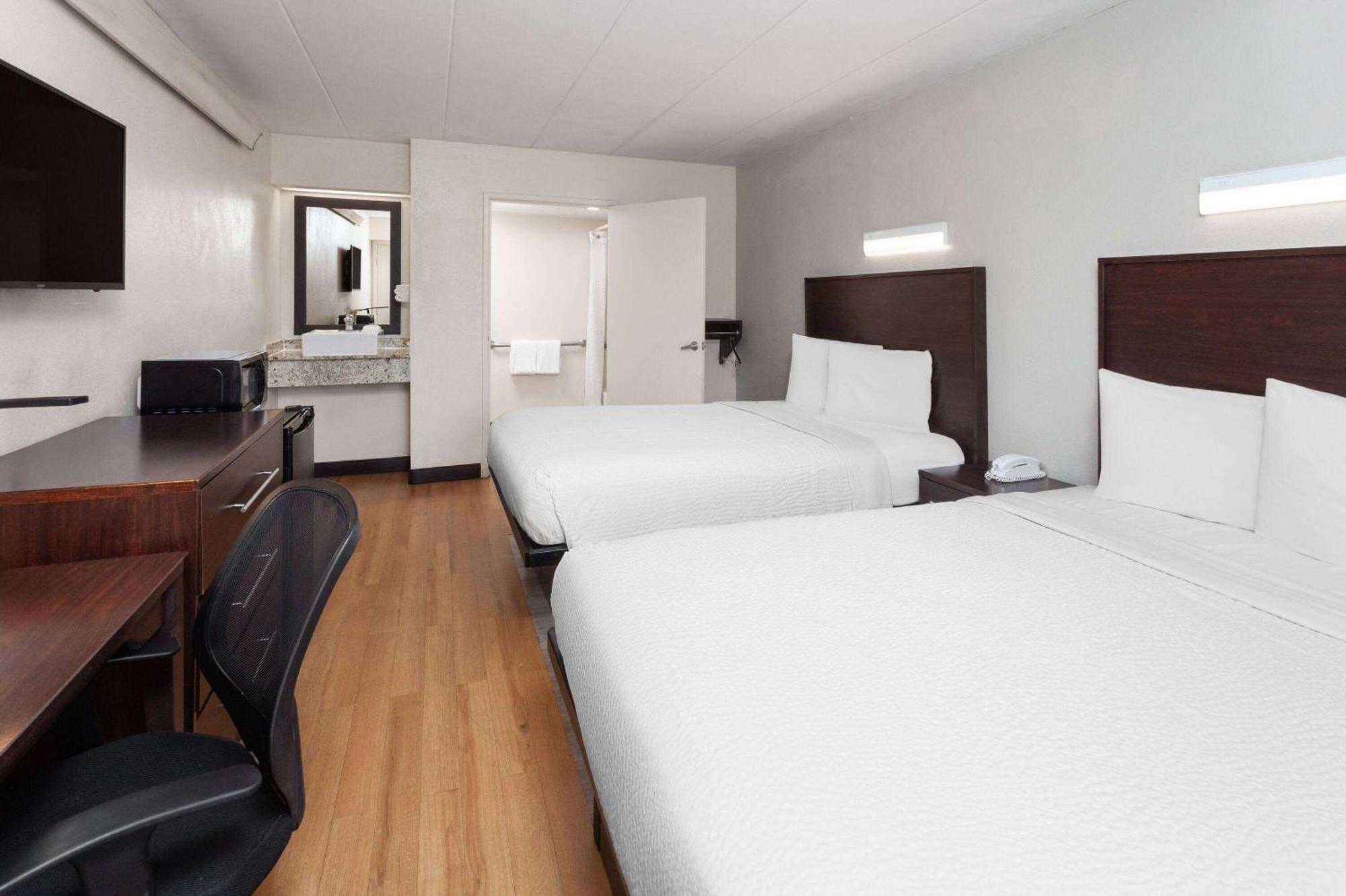 Travelodge By Wyndham Peoria Exterior photo