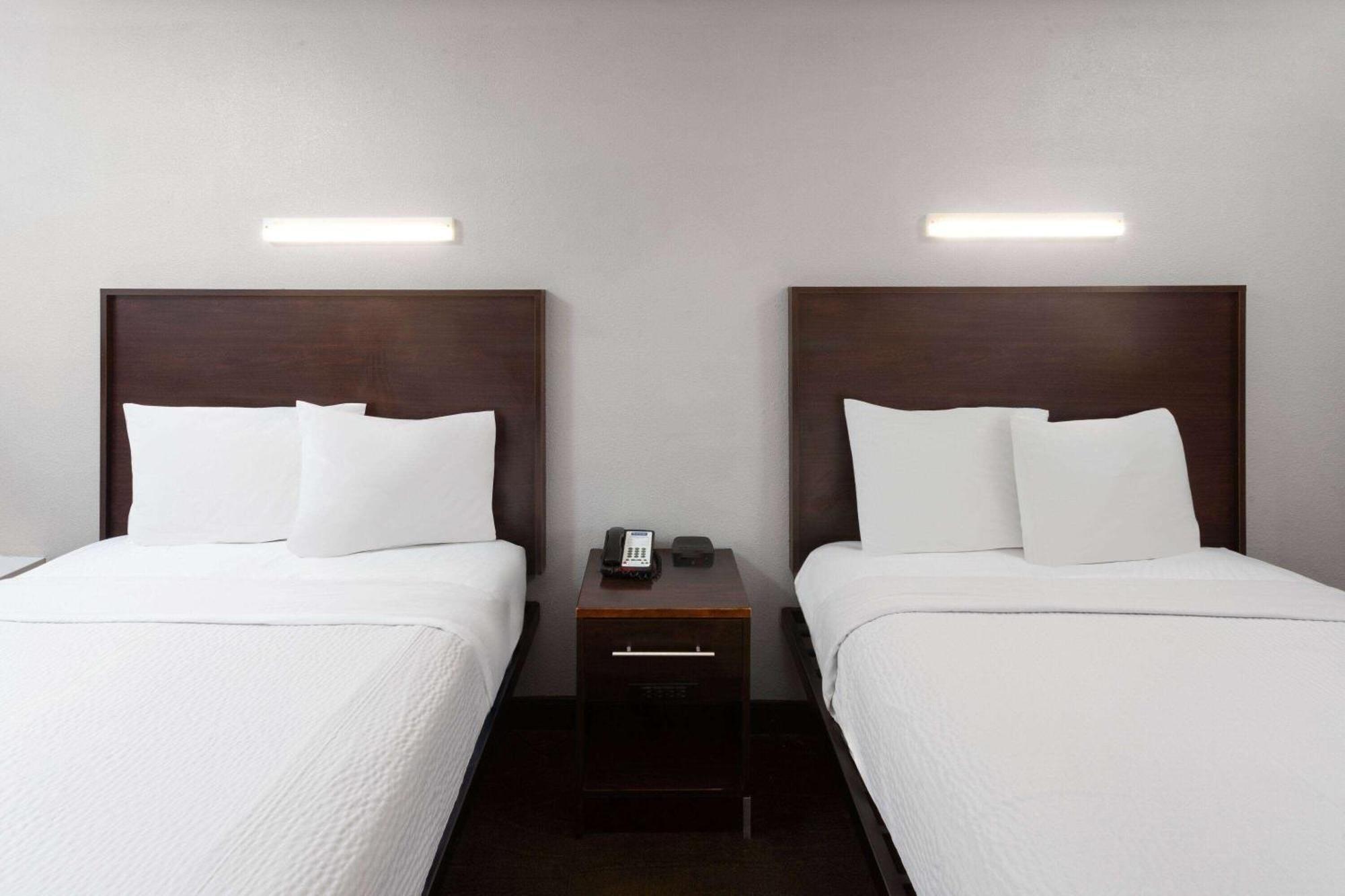 Travelodge By Wyndham Peoria Exterior photo
