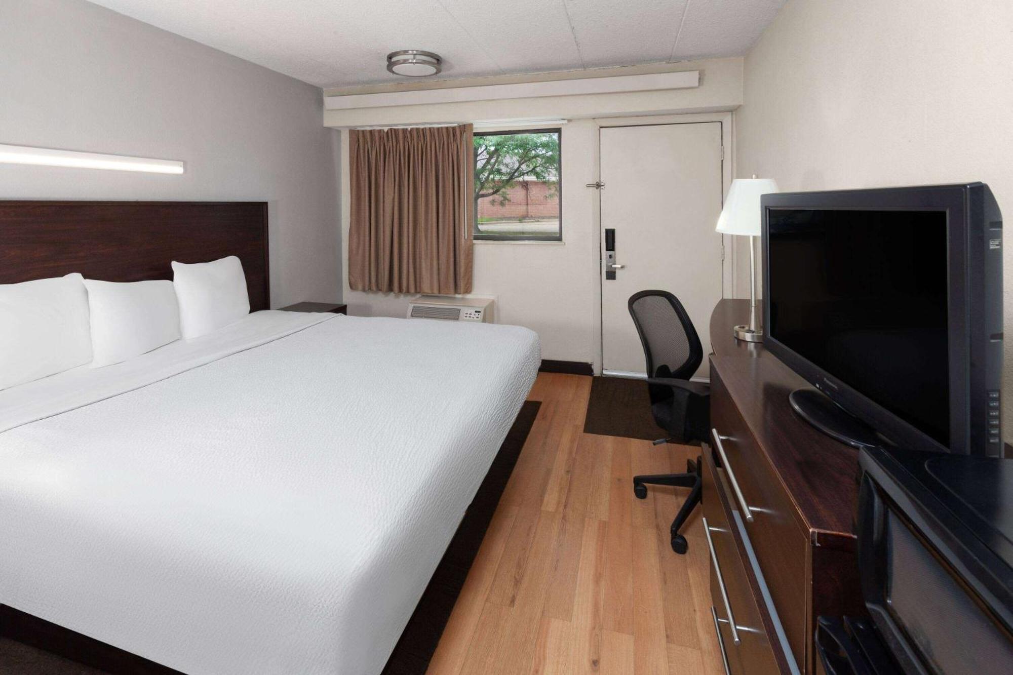 Travelodge By Wyndham Peoria Exterior photo