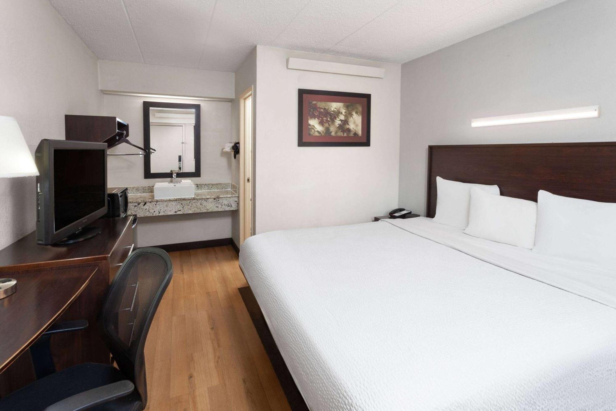Travelodge By Wyndham Peoria Exterior photo