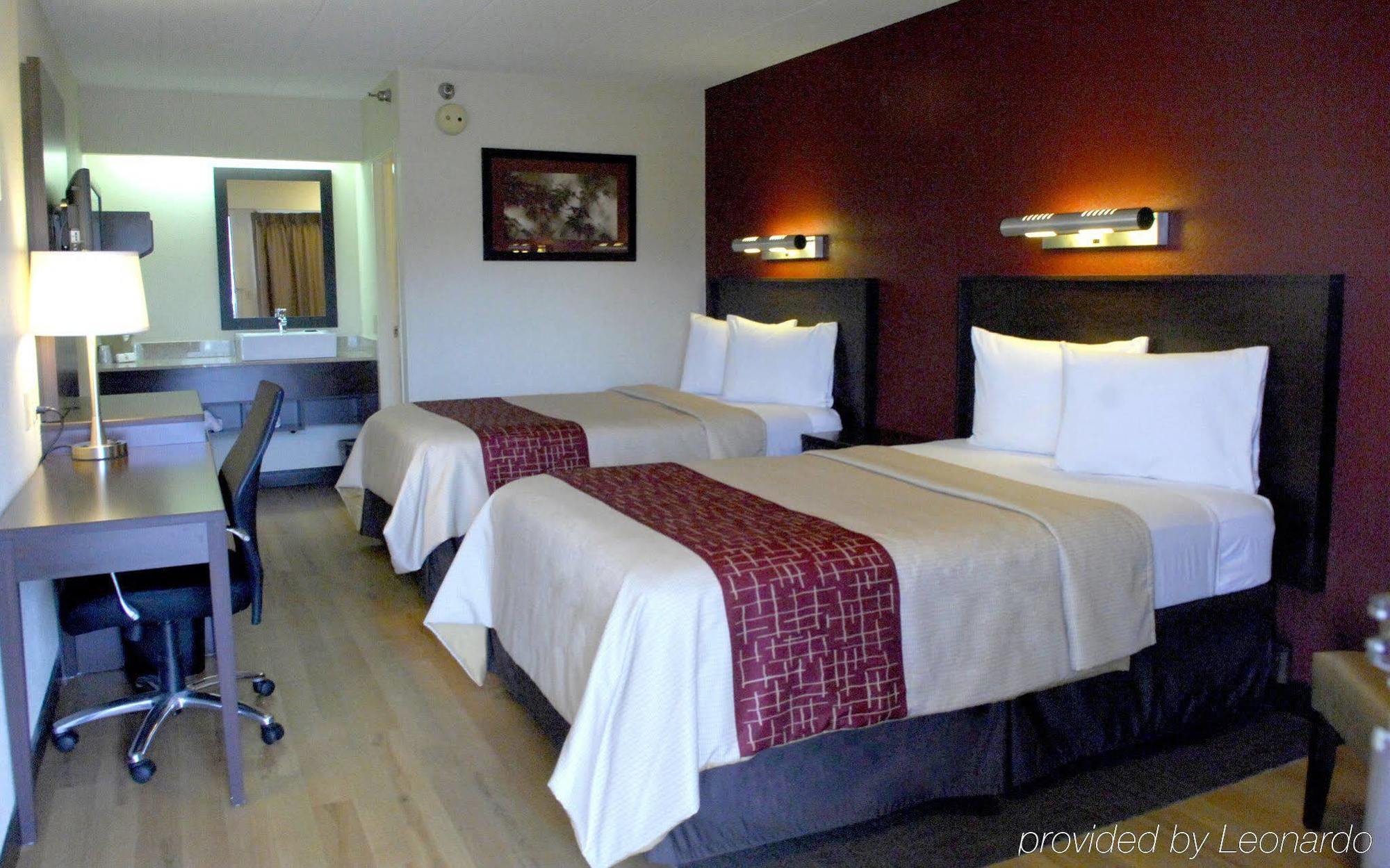 Travelodge By Wyndham Peoria Exterior photo